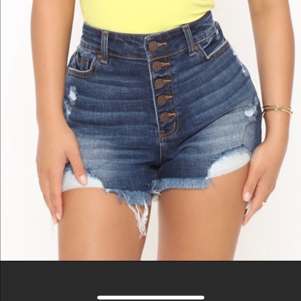 New FashionNova Button Stretch Denim Shorts. Dark Wash. Size M.